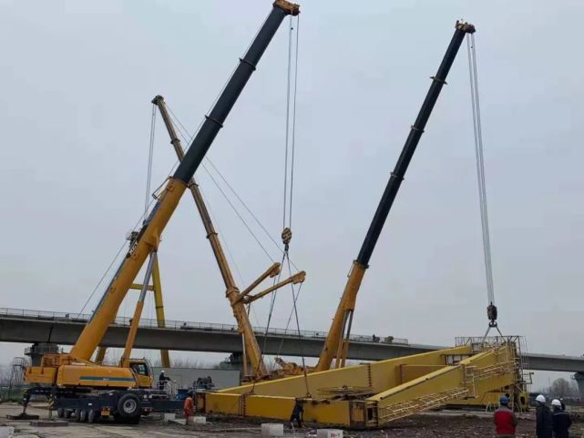 90后精神小伙喜提徐工xca500吨吊车