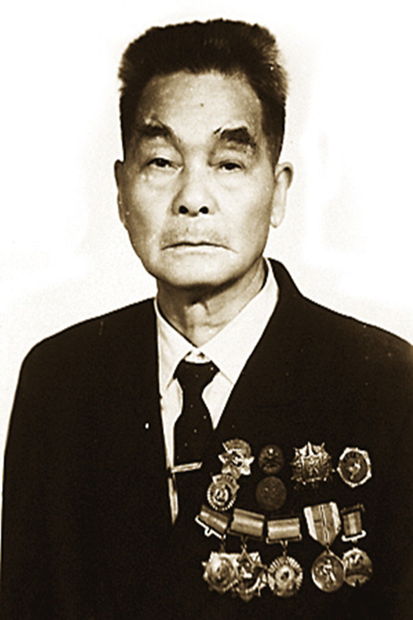 志愿军一级英雄军长称赞当代张翼德转业甘当抬棺人