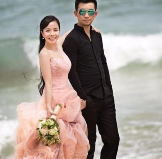 去年王二妮和李飞生下了一个大胖小子,为了让孩子可以有一个完整的