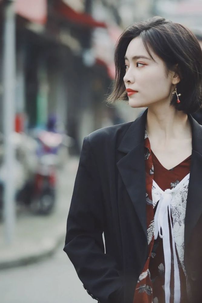 方脸女生也可以驾驭~▲男友力爆棚的短发造型,兼具酷酷的外形和帅气的