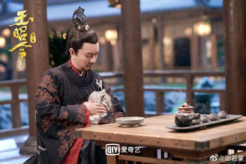 拆弹专家2的白发魔男是谢君豪的救命稻草