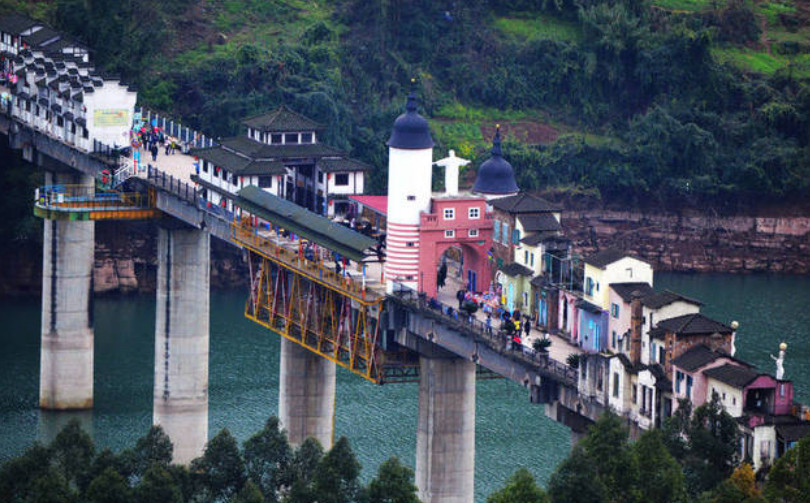 重庆低调的"桥上小镇",一半是江南一半是欧洲,美景跃然眼前