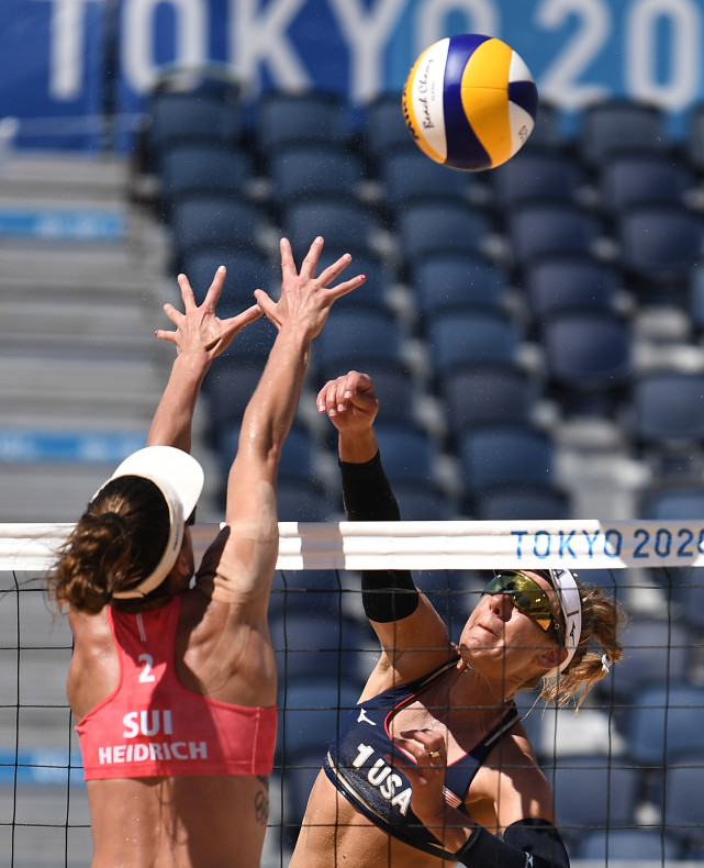 东京奥运会沙滩排球女子组半决赛赛况