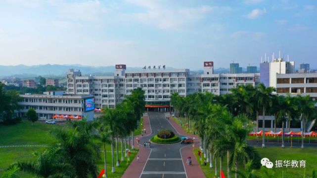 技术学院位于广东省云浮罗定市,其前身是创建于1928年的罗定师范学校