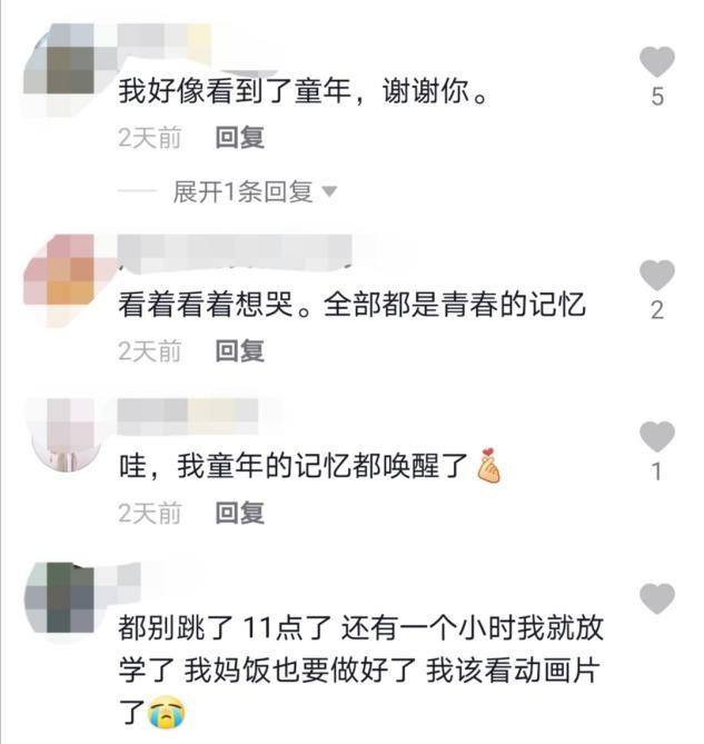 65岁董浩与刘纯燕罕同框，两鬓斑白发福明显，二人亲密搭肩关系好