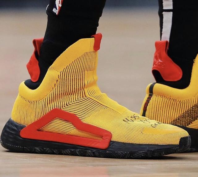 对于哈登6代,狗哥觉得,和一票阿迪的篮球鞋一样,在没上脚之前,还是