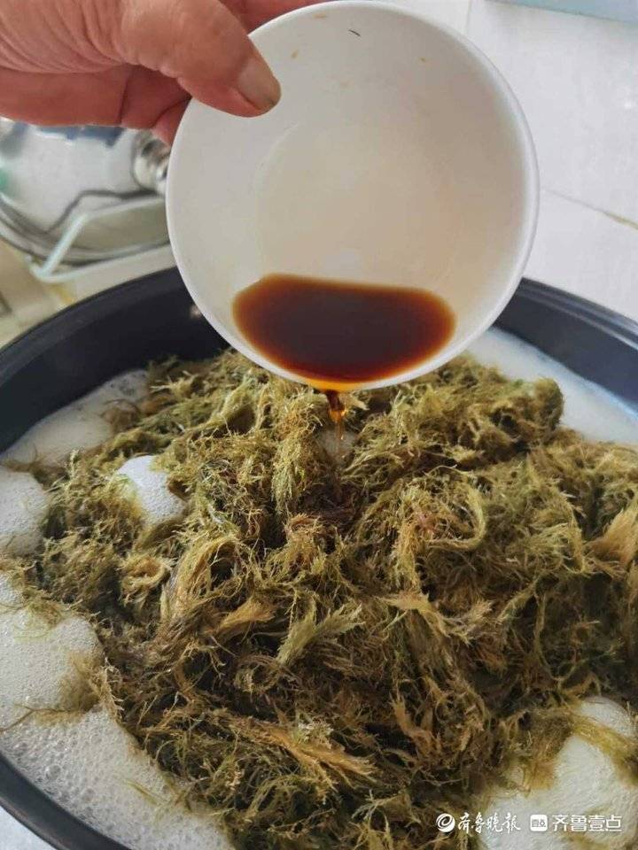 2.石花菜清理干净后,加入适量的水,浸泡1个小时