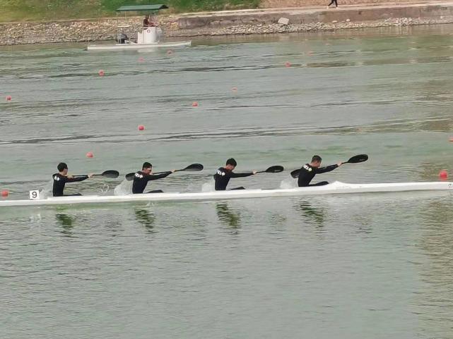 泸县九中皮划艇队图片
