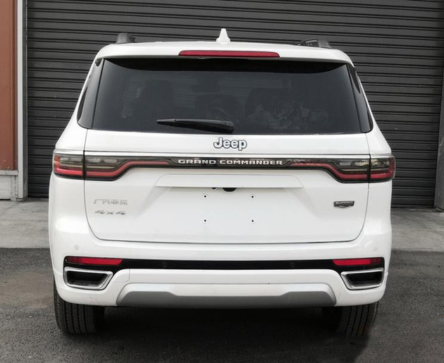 同时整体造型也调整为更流行的贯穿式设计,并且"grand commander"字标