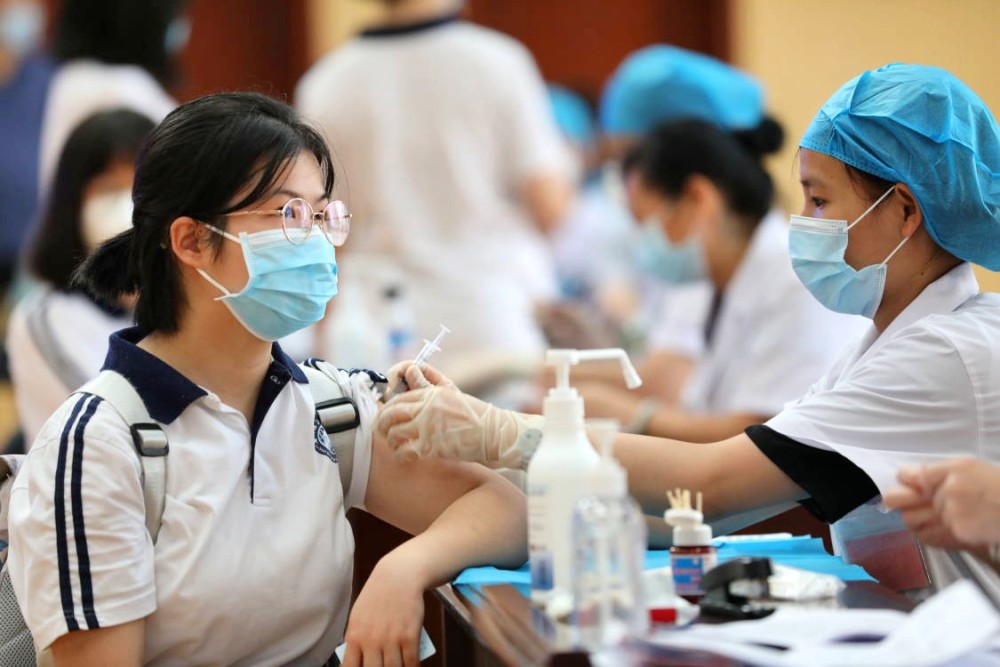 我们一起"苗苗苗"!长沙中学生错峰入校接种疫苗进行时