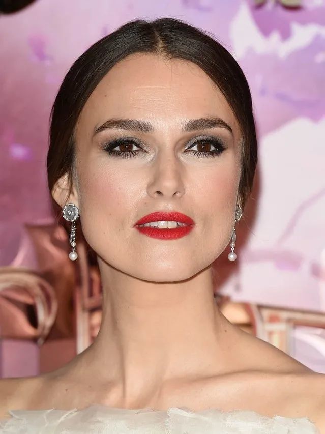 方下巴女孩很美你也是