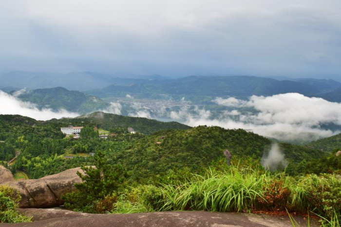 温州走红一山脉景区,是典型的断裂构造山脉,被赞"海边小黄山"