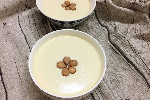 材料全脂鲜牛奶 180毫升姜汁12毫升 (150克的姜可榨