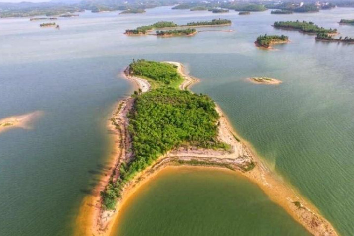 湛江有处"人造海",30万人共同努力的成果,建成1主坝36副坝