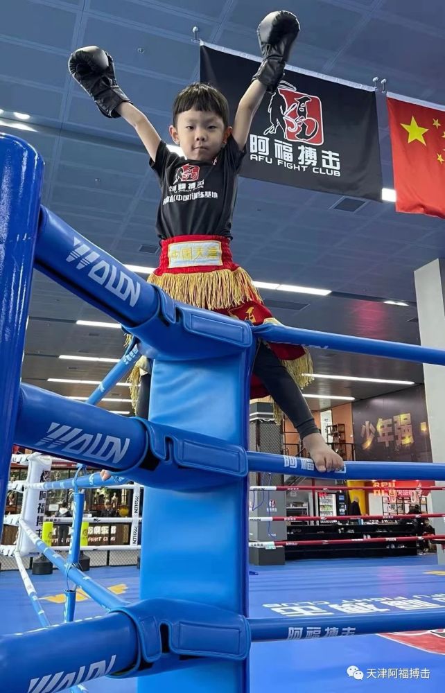 来阿福搏击参加体育锻炼,为孩子升学做好坚实的后盾