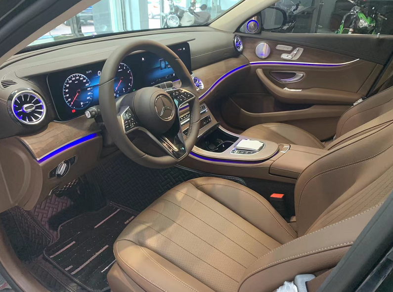 内饰真的很奢侈体验奔驰e300l外观酷似s级但优惠你满意吗