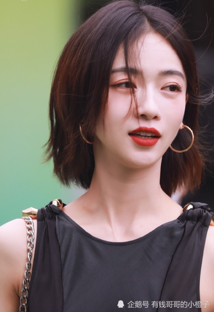吴谨言终于开窍了,剪短发后像"换了个头",网友直呼认不出!_腾讯新闻