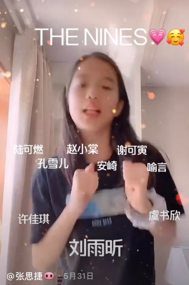 钟丽缇二女儿晒自拍，13岁涂美甲化淡妆，五官清秀明星范十足