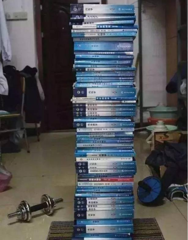 "蓝色生死恋"大家肯定都听过,只不过这是医学生专门用来形容考试教材