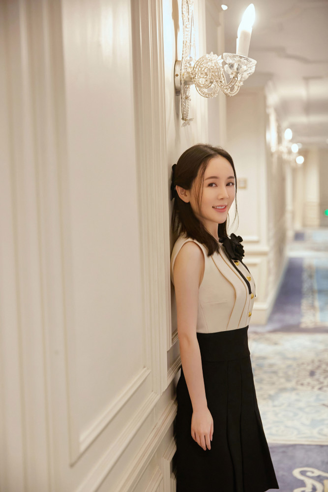 魏新雨贵族优雅写真曝光,身材曲线让人羡慕,美丽犹如画中人