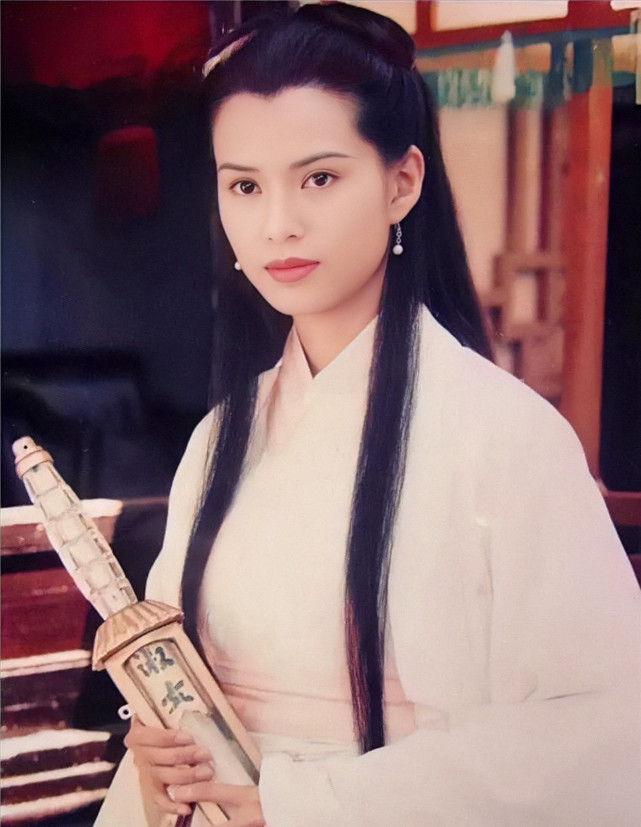 李若彤,一朝为爱,十年息影,尝尽虐恋富豪之苦,脱身走向新人生