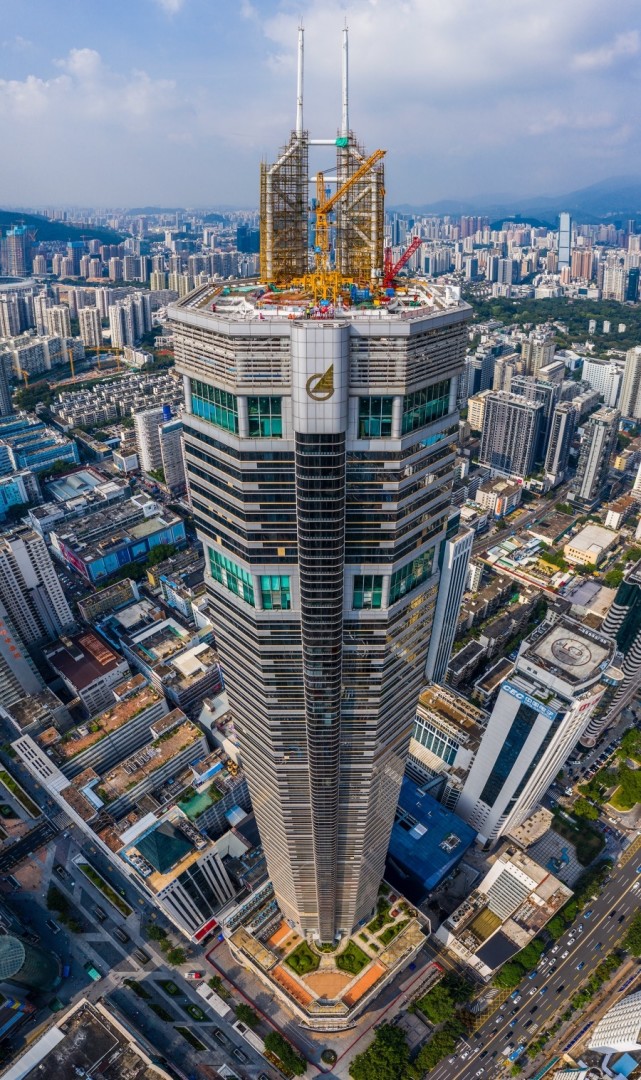 赛格广场大厦桅杆拆除进行中,将同步开展损伤修复工程