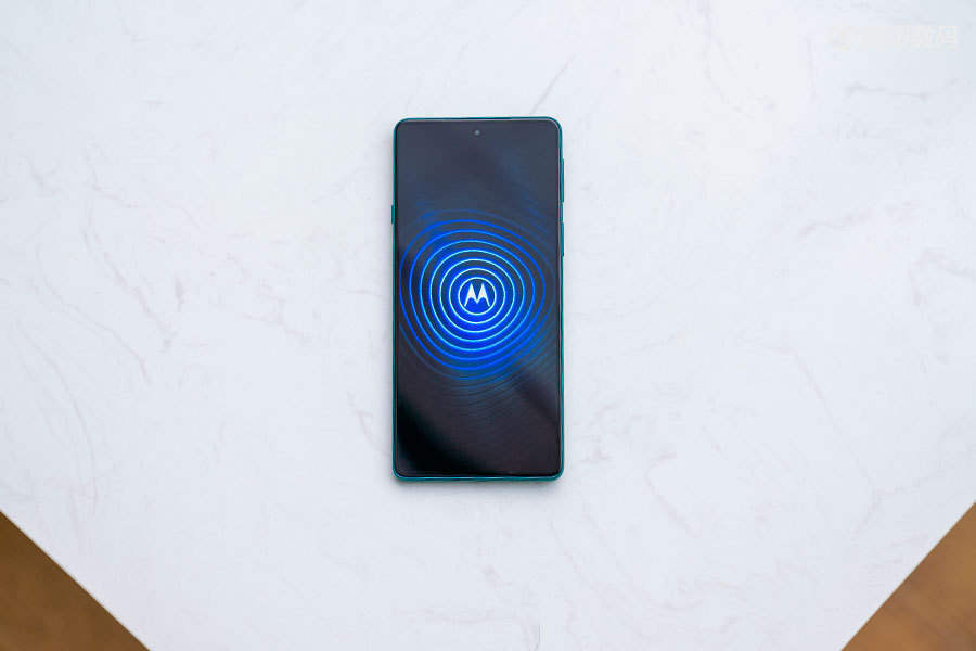 摩托罗拉edge轻奢版上手一亿像素镜头加持的轻薄5g手机