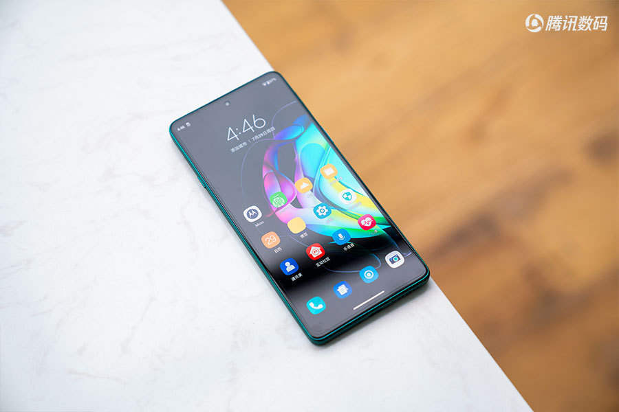 摩托罗拉edge轻奢版上手一亿像素镜头加持的轻薄5g手机