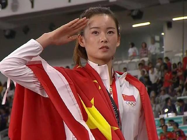 内蒙古女孩杨家玉今日冲金!_腾讯新闻