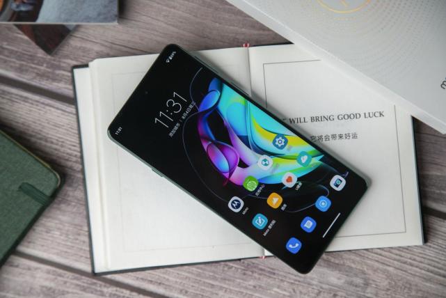 不止轻薄 更是智慧高效的生产力工具 摩托罗拉edge轻奢版手机评测