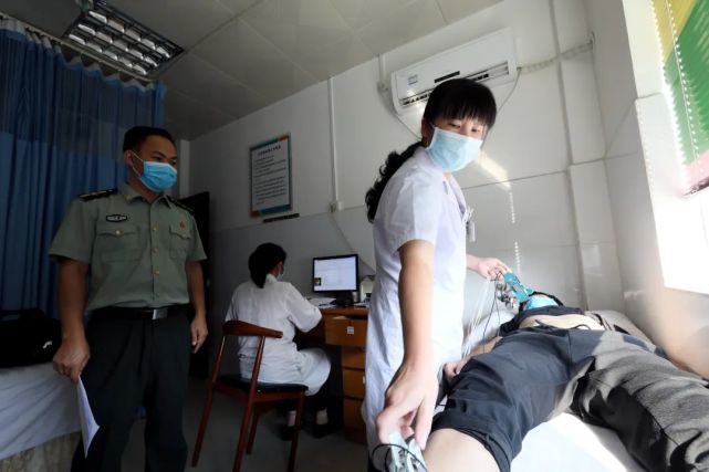 征兵青春热血小哥哥们来体检啦