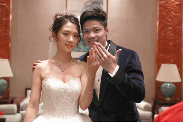 苏炳添和夫人从校服到婚纱dr钻戒为一生只爱一人证明
