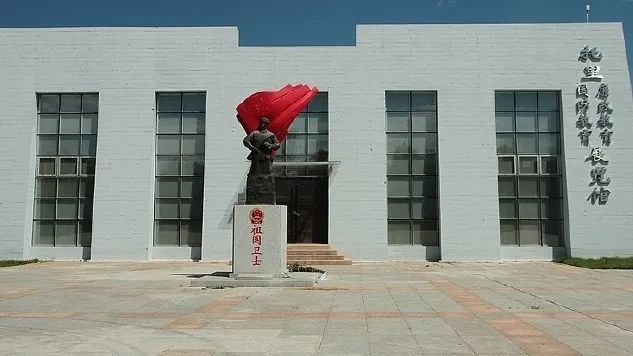 几十年来,在托里县无论是耄耋老人还是孩童都在烈士陵园接受过爱国