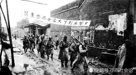 罕见老照片 女乞丐与婴儿共穿一件衣服 富家子弟花天酒地 全网搜