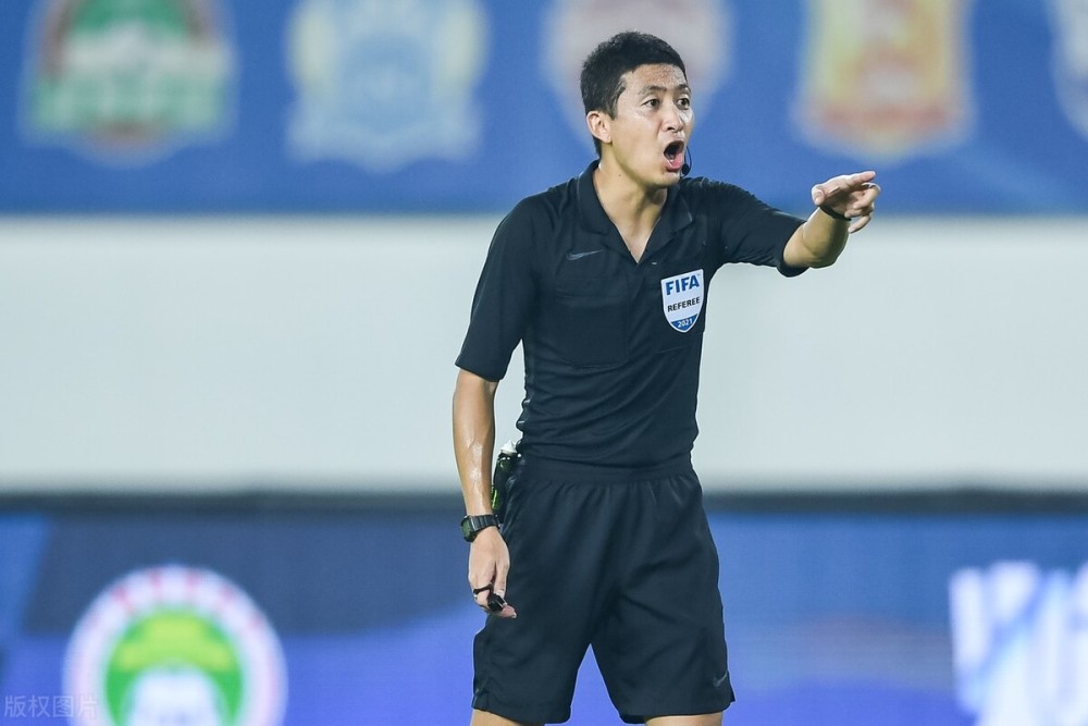 张雷用奇葩理由吹掉建业的点球,全华班恒大2-0河南青年军