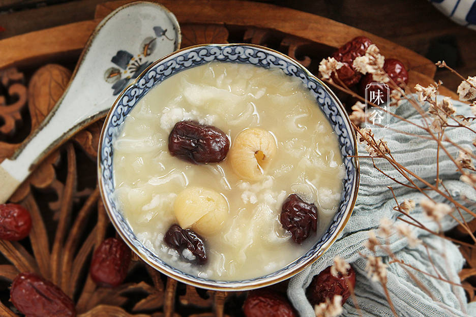 红枣桂圆银耳粥
