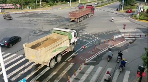 江西首例!大货车右转弯"扫盲神器"亮相南昌街头