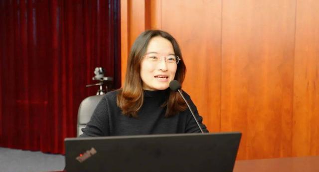 85后美女博导尤雅31岁成大学教授拒绝国外邀请毅然回国