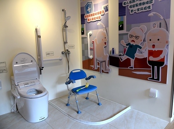 上海凯成控股有限公司合作打造的静安区首个居家环境适老化改造体验