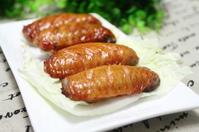 在家做原汁原味奥尔良烤翅,肉质鲜美,美味迸发在口腔中