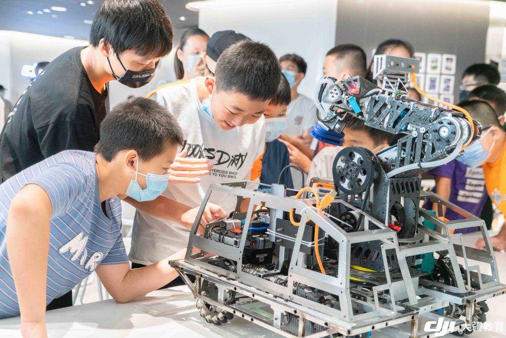 robomaster"梦想家计划"在深举行 共享赛事价值