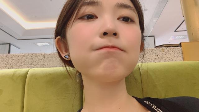 不满被持续诋毁电竞大佬b叔张宏圣公开手撕前dota2美女解说snow