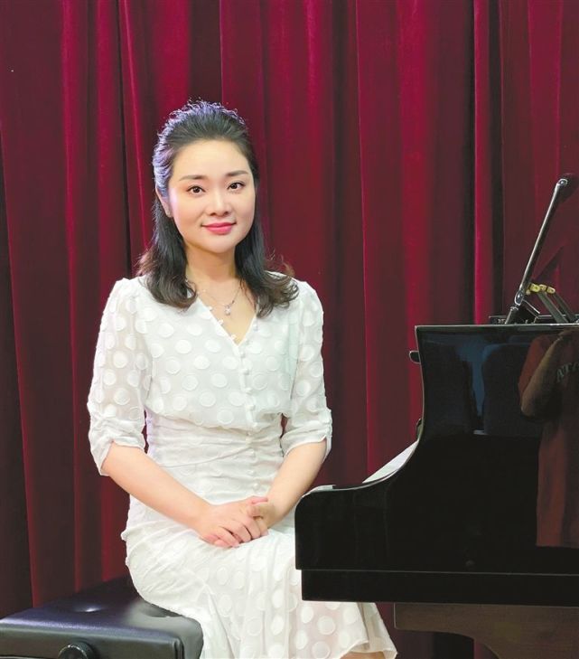 2021年光明区"年度教师"余晶晶:用音乐开启孩子美好人生