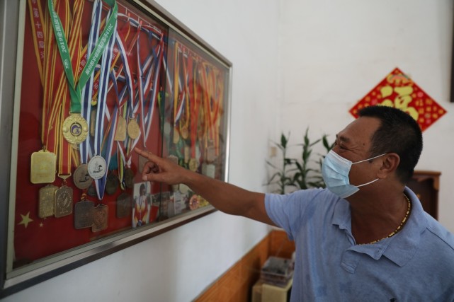 划艇静水比赛女子四人皮艇500米决赛中,马青,周玉,杨佳丽和黄杰仪组成