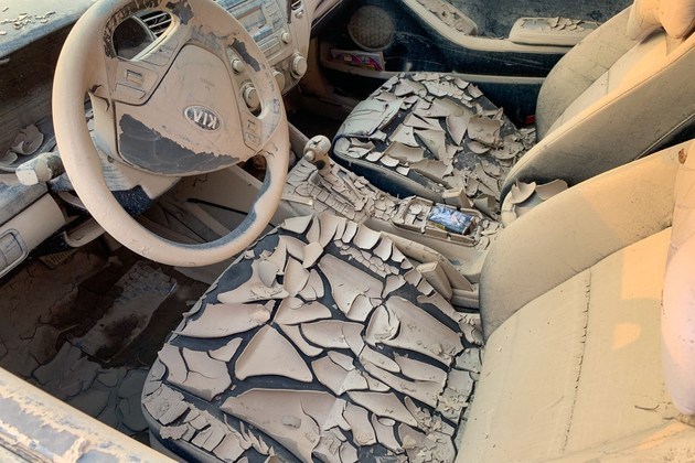 郑州暴雨泡水车坟场实拍超4000辆泡水车将何去何从