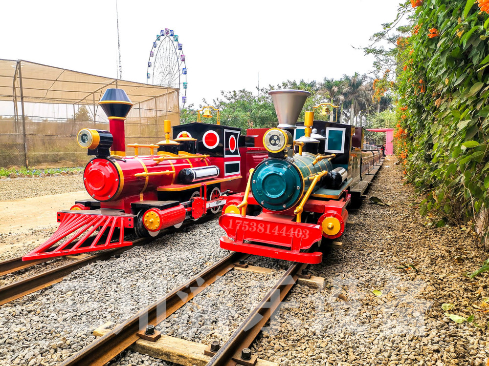 迷你复古蒸汽小火车游乐园一道亮丽的风景线