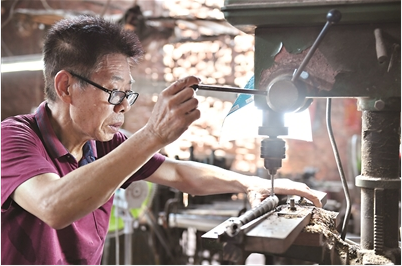 他13年前从白领到工匠 接过了这个非遗的"班"