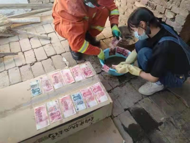 在此提醒各位小朋友们,不要随身携带大量现金,将钱存入银行卡中或者交