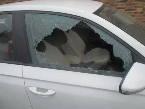 光天化日砸车窗偷盗过程不超10秒钟孟村警方快斩蟊贼黑手