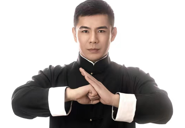 但其实它凶狠强悍,威力巨大,郭大侠使用的这套昂拳来源已久.